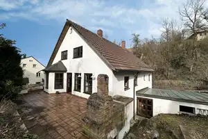 Viel Platz und viel mehr Optionen!
Charmantes Zweifamilienhaus am beliebten Hofberg nahe dem Zentru – Landshut – Vorschaubild 2