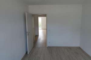 Helle 2-RW, Erdgeschoss, Terrasse, EBK, Bad mit Wanne und WMA, Tiefgarage, grüner Innenhof – Teichertring 2, 1662 Meißen – Vorschaubild 7
