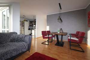 Helle Dachgeschosswohnung mit Sonnenloggia und TG-Stellplatz in Wiesbaden-Erbenheim – Die vollständige Adresse der Immobilie erhältst du vom Anbieter., 65205 Erbenheim, Wiesbaden – Vorschaubild 2