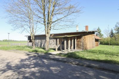 Viel Holz in ländlicher Ruhe: Kernsaniertes Wohnhaus mit tollem Raumklima in Feldrandlage