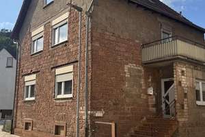 Charmantes Einfamilienhaus mit Garten und Nebengebäuden in ruhiger Lage – Die vollständige Adresse der Immobilie erhältst du vom Anbieter., 66994 Dahn – Vorschaubild 2