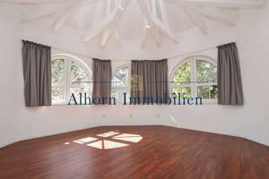 Rissen, Klövensteen: Zauberhafte Twin-Villa mit Türmchen, Kamin, Pool, Sonnenterrassen u. Garage...! – Die vollständige Adresse der Immobilie erhältst du vom Anbieter., 22559 Rissen, Hamburg – Vorschaubild 12