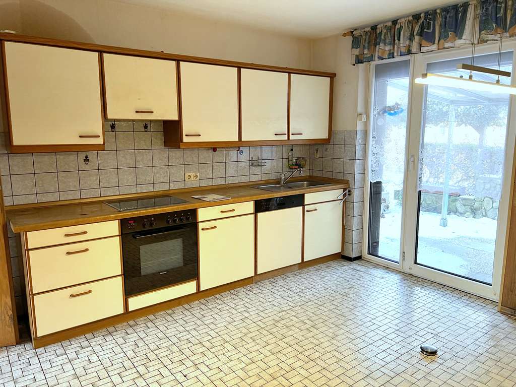 Immobilie in Wrist -  Großes familienfreundliches Einfamilienhaus mit zwei Garagen, in guter ruhiger Lage, zu verkaufen! - Bild 3