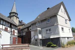 Gemütliches Wohnhaus mit Nebengebäude – Die vollständige Adresse der Immobilie erhältst du vom Anbieter., 35644 Hohenahr – Vorschaubild 1