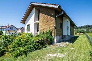Freiraum und Vielfalt: Einfamilienhaus mit Einliegerwohnung und Garten – Die vollständige Adresse der Immobilie erhältst du vom Anbieter., 93413 Cham – Vorschaubild 4