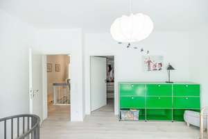 Privat. Modern. Ökologisch: Architektenvilla am Waldrand mit parkähnlichem Grundstück in Bestlage – Die vollständige Adresse der Immobilie erhältst du vom Anbieter., 91054 Burgberg, Erlangen – Vorschaubild 5