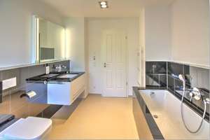 Schöne ruhige 2-Zimmer DG-Wohnung mit Aufzug