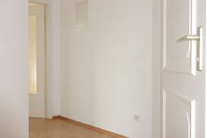 Mitten in der City! 2-Raum Dachgeschosswohnung in bester Innenstadtlage mit Tageslichtbad und Wanne. – Einsteinstraße 1, 39104 Altstadt, Magdeburg – Vorschaubild 7