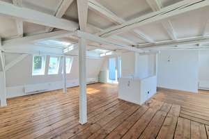 Exklusive Dachgeschoss-Maisonette in Stuttgart-Mitte – Mit großzügigem Balkon und Panoramablick – Die vollständige Adresse der Immobilie erhältst du vom Anbieter., 70182 Rathaus, Stuttgart – Vorschaubild 2
