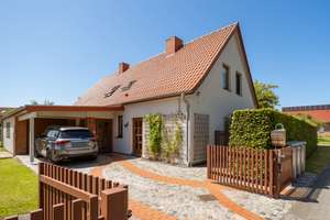 Charmantes Einfamilienhaus mit Traumgrundstück in Ostseenähe