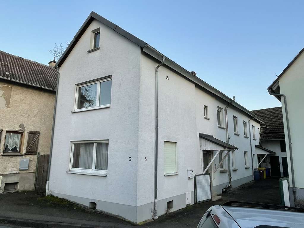 Immobilie in Wetzlar - 35582 Wetzlar-Dutenhofen

Wohnhaus mit Garage und Garten - Bild 0