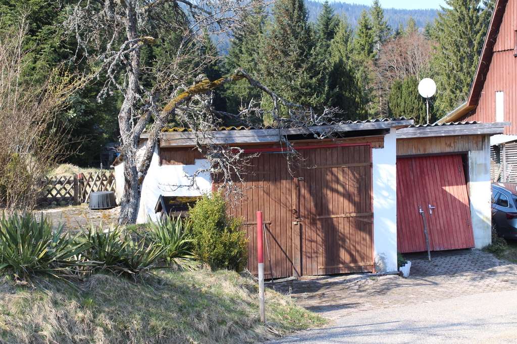 Immobilie in Baiersbronn - Renovierungsbedürftige Doppelhaushälfte mit Garage in Baiersbronn - Bild 3