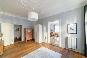 Bezugsfreie 4-Zimmer-Altbauwohnung in Top-Lage: Hohe Decken, Parkett, Stuck Balkon und vieles mehr! – Die vollständige Adresse der Immobilie erhältst du vom Anbieter., 10119 Prenzlauer Berg, Berlin – Vorschaubild 7