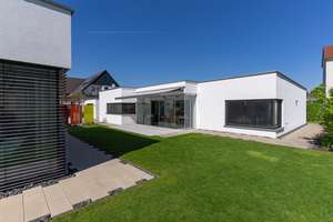 Moderne Bungalowanlage mit Einliegerwohnung, Wellnessbereich und Gartenidylle – Die vollständige Adresse der Immobilie erhältst du vom Anbieter., 91564 Neuendettelsau – Vorschaubild 6