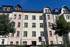 Geräumige 3 Zimmer-Etagenwohnung mit Balkon und Wohnküche in zentraler Lage.