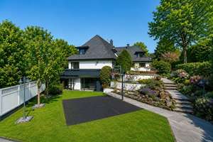 Exklusive und großzügige Villa mit Schwimmbad in ruhiger Lage
