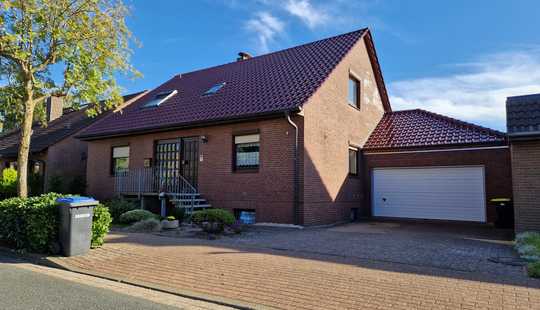 Bild von Attraktives Zweifamilienhaus in Lehrte – Wohnen & Vermieten unter einem Dach