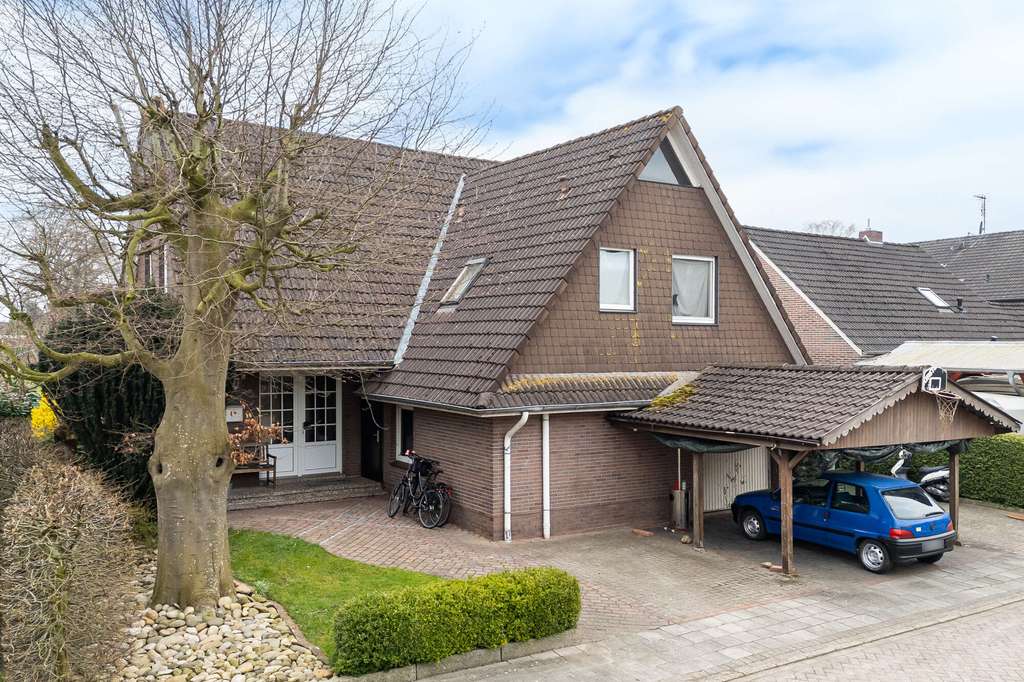 Immobilie in Apen - Vermietetes 3-Parteienhaus in zentraler Lage von Augustfehn, Obj. 9553 - Bild 1