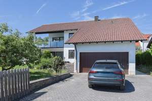 Großzügige, helle Wohnung im Grünen!