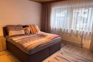 Der eigene Garten inklusive: Wohnung in Metten mit ca. 300 m² Freifläche, Garage & Stellplatz – Die vollständige Adresse der Immobilie erhältst du vom Anbieter., 94526 Metten – Vorschaubild 3