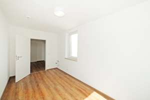 Attraktive und frisch renovierte 2-Zimmer-Wohnung mit Balkon in München Freimann - sofort beziehbar – Die vollständige Adresse der Immobilie erhältst du vom Anbieter., 80939 Freimann, München – Vorschaubild 4
