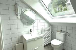 helle, geräumige & frisch renovierte 2 Zimmer Dachgeschosswohnung – Die vollständige Adresse der Immobilie erhältst du vom Anbieter., 45239 Heidhausen, Essen – Vorschaubild 4