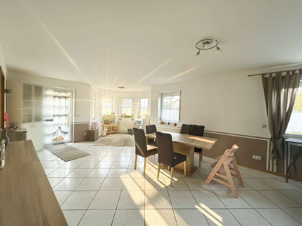 Immobilie in Dorsheim - Attraktives freistehendes Einfamilienhaus mit großem Garten und Einliegerwohnung - Bild 1