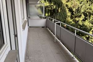 Frisch sanierte 3 Zimmer Wohnung mit zwei Balkonen in Rheinlage von Düsseldorf – 40545 Oberkassel, Düsseldorf – Vorschaubild 2