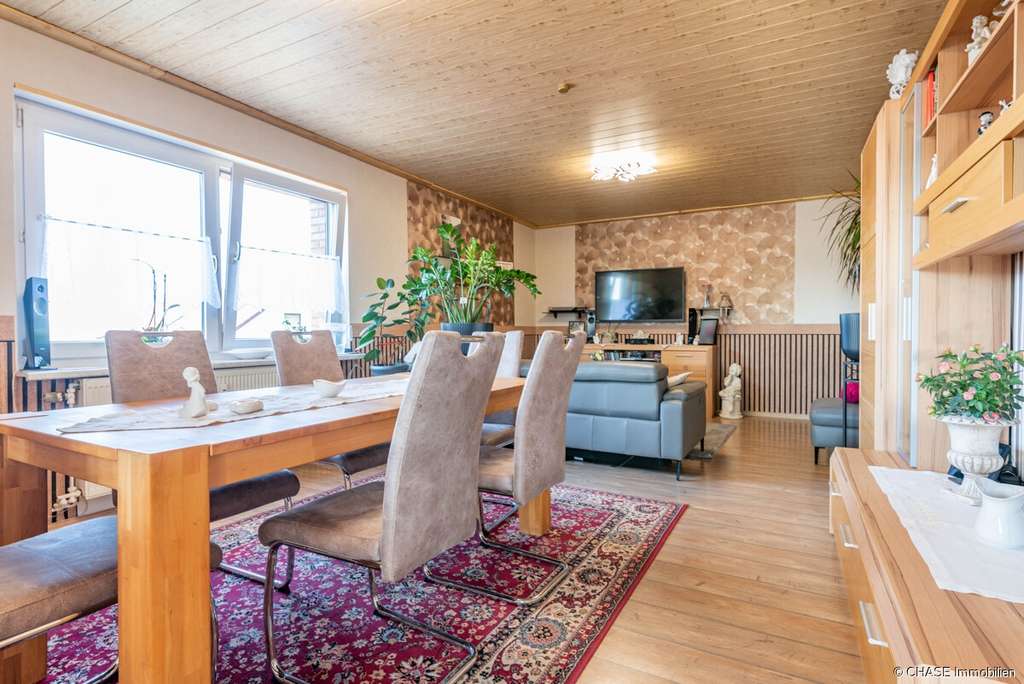 Immobilie in Hessisch Oldendorf - Großzügiges 3-Familienhaus in idyllischer Feldrandlage von Hessisch Oldendorf – OT Rohden! - Bild 4