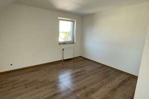 Helle und moderne Dachgeschloß-2-Zimmer Wohnung, 55 m², zentral gelegen auf der Altendorfer Straße – Altendorfer Straße 591, 45355 Schönebeck, Essen – Vorschaubild 2