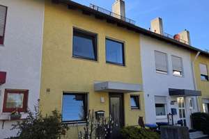 Ruhiges 4 Zimmer Reihenmittelhaus mit Westterasse und Garten – Die vollständige Adresse der Immobilie erhältst du vom Anbieter., 86343 Königsbrunn – Vorschaubild 1