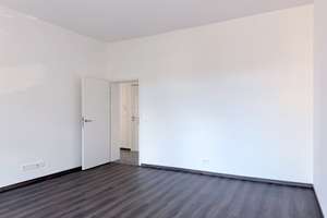 Erstbezug! Lichtdurchflutete und großzügige 2-Zimmer-Altbauwohnung mit 2 Balkonen.  – Veilchenstraße 17, 76131 Oststadt, Karlsruhe – Vorschaubild 4