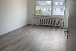 ruhige, sonnige 5-Zimmer-Wohnung mit Balkon in Köln- Rodenkirchen / Weiß – Die vollständige Adresse der Immobilie erhältst du vom Anbieter., 50999 Weiß, Köln – Vorschaubild 4
