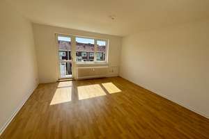 Frisch renovierte 3-Zimmer-Wohnung mit Balkon und schönem Blick ins Grüne – Burgwall 20, 38229 Gebhardshagen, Salzgitter – Vorschaubild 2