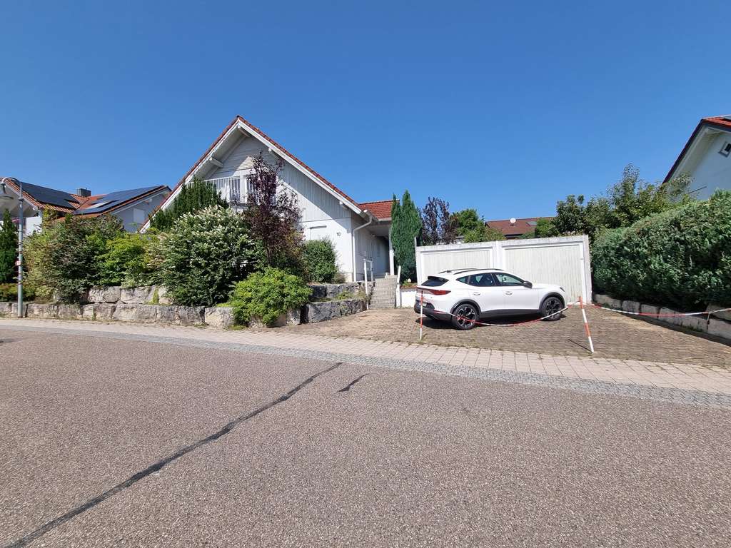 Immobilie in Obersulm - Gepflegtes 8-Zimmer Einfamilienhaus mit 2 Garagen und 2 Stellplätzen in Obersulm/ VB faires Angebot  - Bild 0