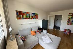 Schöne voll möblierte 2-Zimmer-Wohnung mit Balkon und EBK in München, befristet