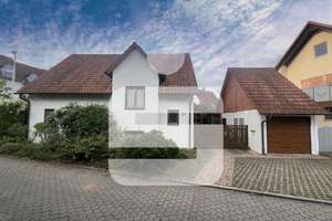 Kurze Weg für Ihre Kinder!...Einfamilienhaus in Herzogenaurach – Die vollständige Adresse der Immobilie erhältst du vom Anbieter., 91074 Herzogenaurach – Vorschaubild 1