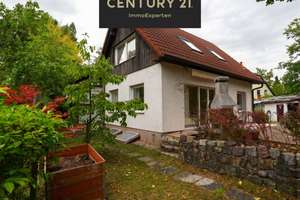 Mehr als nur ein Zuhause: Galerie, Saunahaus, Wintergarten und jede Menge Potenzial