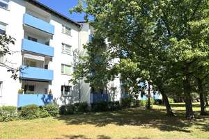 +++ ansprechend renovierte 2-Zimmer-Wohnung mit Loggia in grüner Lage von Spandau +++