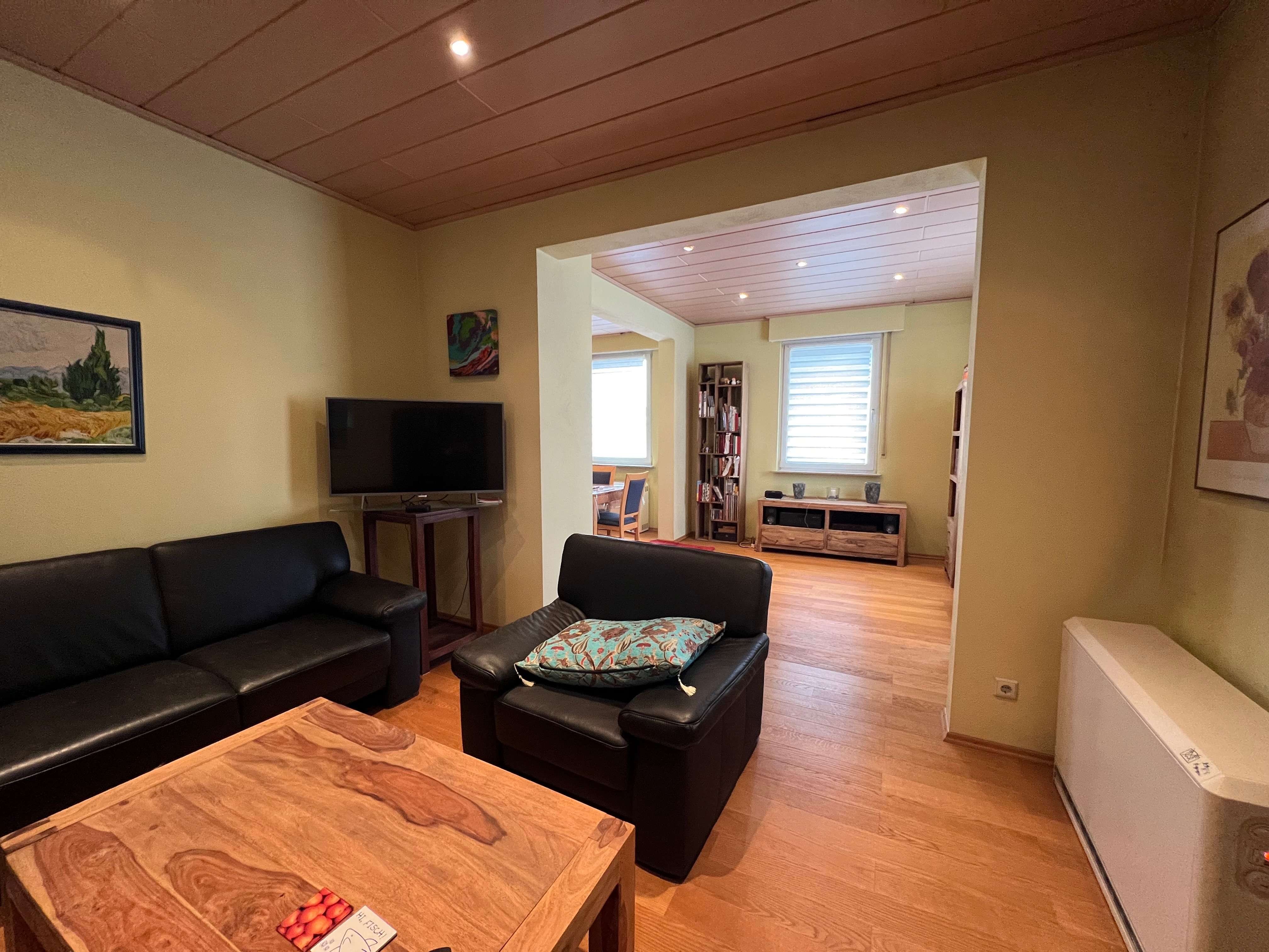 Immobilie in Lorsch - Einfamilienhaus mit atmosphärischer Scheune in zentraler Lage von Lorsch - Bild 2