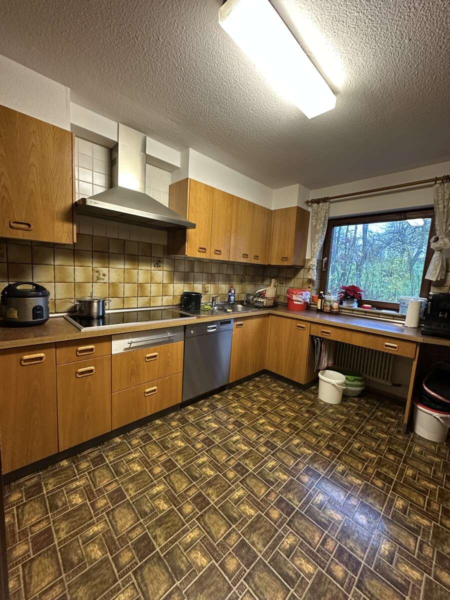 Immobilie in Ingelfingen - Raum zum Leben: Großes Einfamilienhaus mit Garage und viel Potenzial - Bild 2