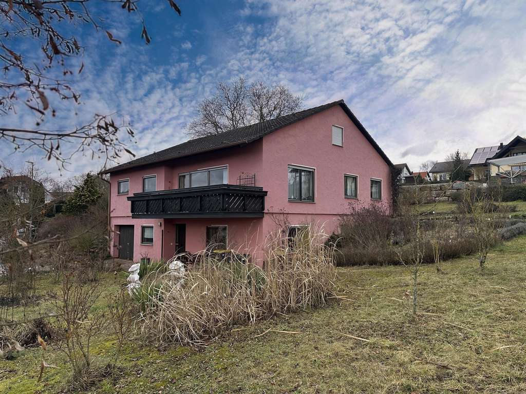 Immobilie in Hardheim - Attraktives Einfamilienwohnhaus
mit ELW in gefragter Lage von Hardheim - Bild 1