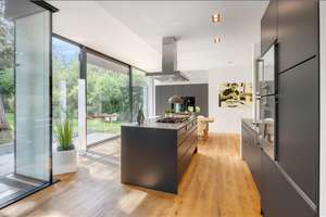 Möbliert: Designhaus mit weitläufigem Garten und viel Privatsphäre – 80997 Allach, München – Vorschaubild 13
