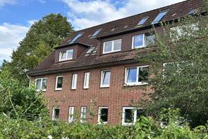 HH-Bramfeld: Gut geschnittene 3-Zimmer-Endetagenwohnung mit zusätzlich ausgebautem Dachboden