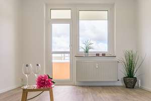 Hübsche 3-Raum-Wohnung mit Einbauküche – Bernsdorfer Str. 117, 9126 Bernsdorf, Chemnitz – Vorschaubild 1