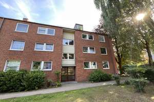 Frisch renovierte 3 Zimmer-Wohnung mit Balkon und modenisiertem Tageslichtbad mit Wanne