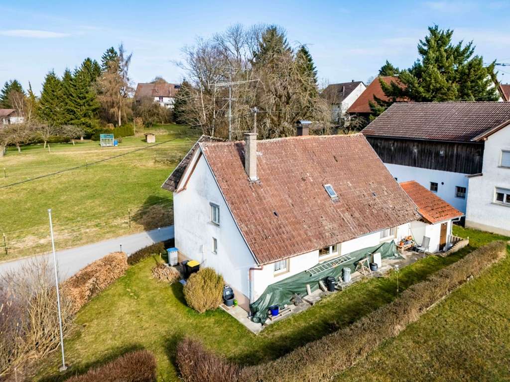 Immobilie in Bad Wurzach - Bad Wurzach – kleines, renovierungsbedürftiges Haus für den handwerklich Begabten… - Bild 1