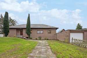 Viel Potenzial: Winkelbungalow auf 2369 qm Bauland mit Ausbaureserve im DG – Hildesheim (Kreis) – Vorschaubild 3