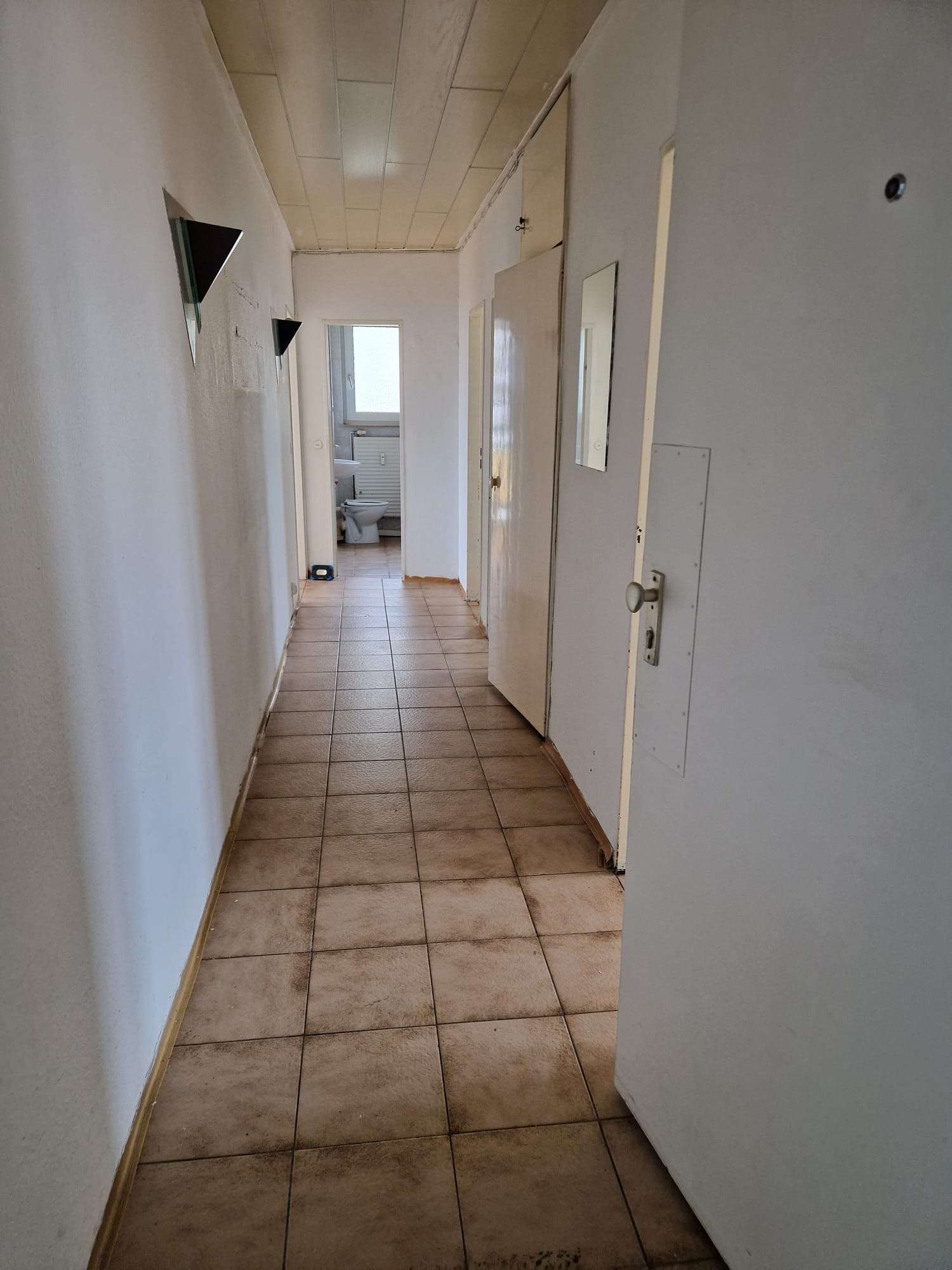 Helle und geräumige 3,5-Zimmer-Whg. Balkon, Keller, Bühne und Stellplatz im Freien, Offenbach am Main – Bild 1