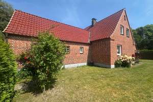 Charmantes Rotsteinhaus mit großem Grundstück in ruhiger Dorflage – Courtagefrei! – Birkenweg 4, 23628 Klempau – Vorschaubild 2